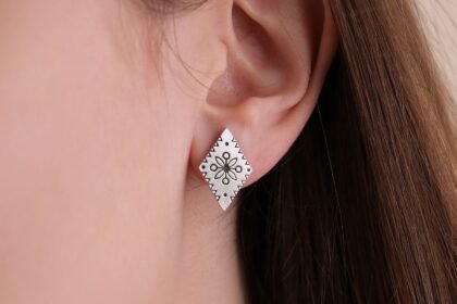 сережки гвоздики