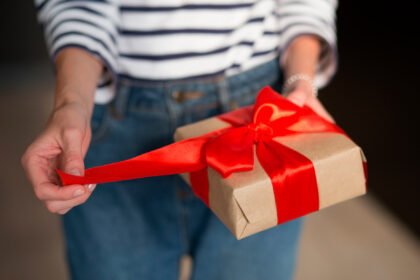 за подарком